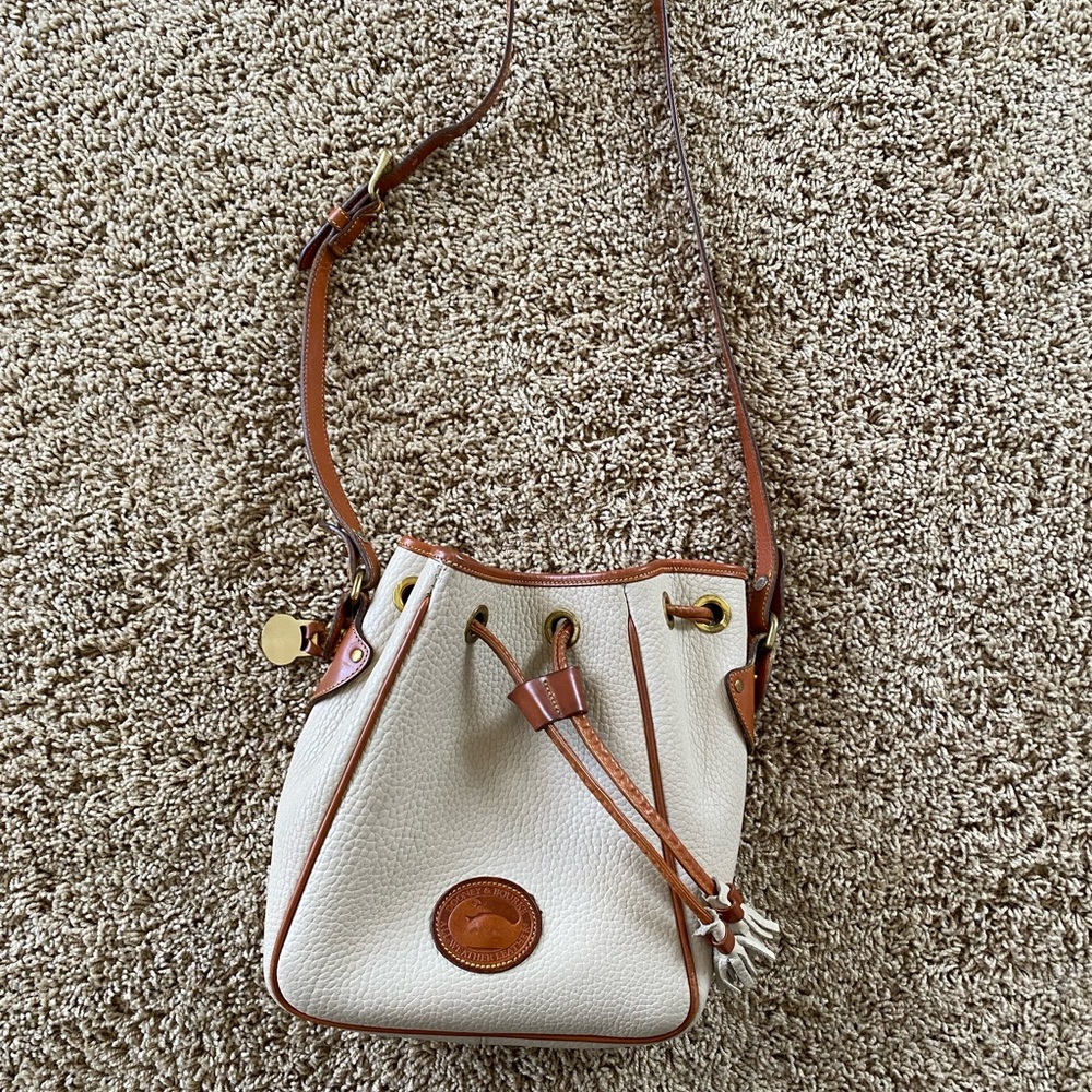 Dooney and bourke crossbody bag